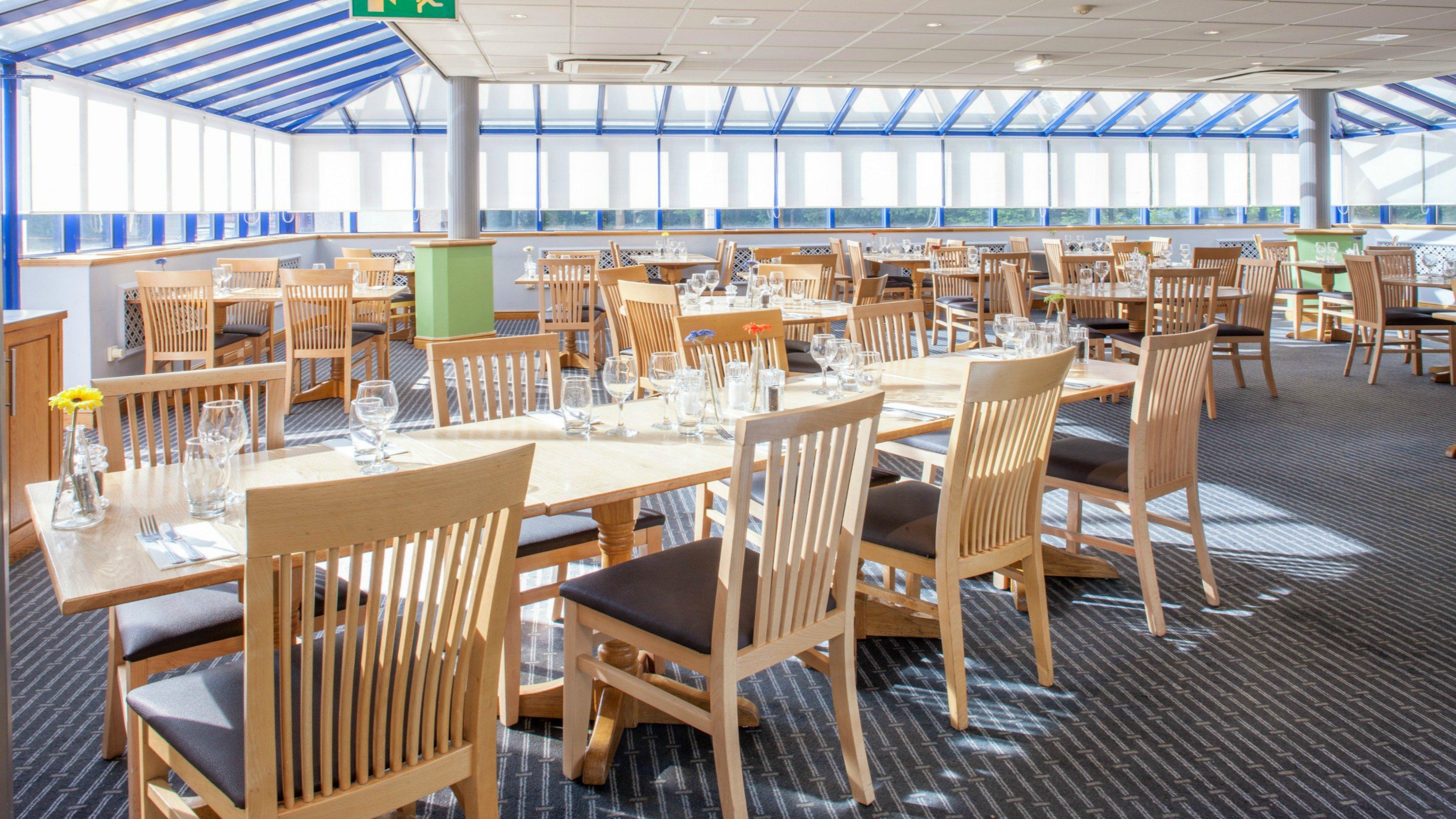 Holiday Inn Warrington By Ihg Екстериор снимка