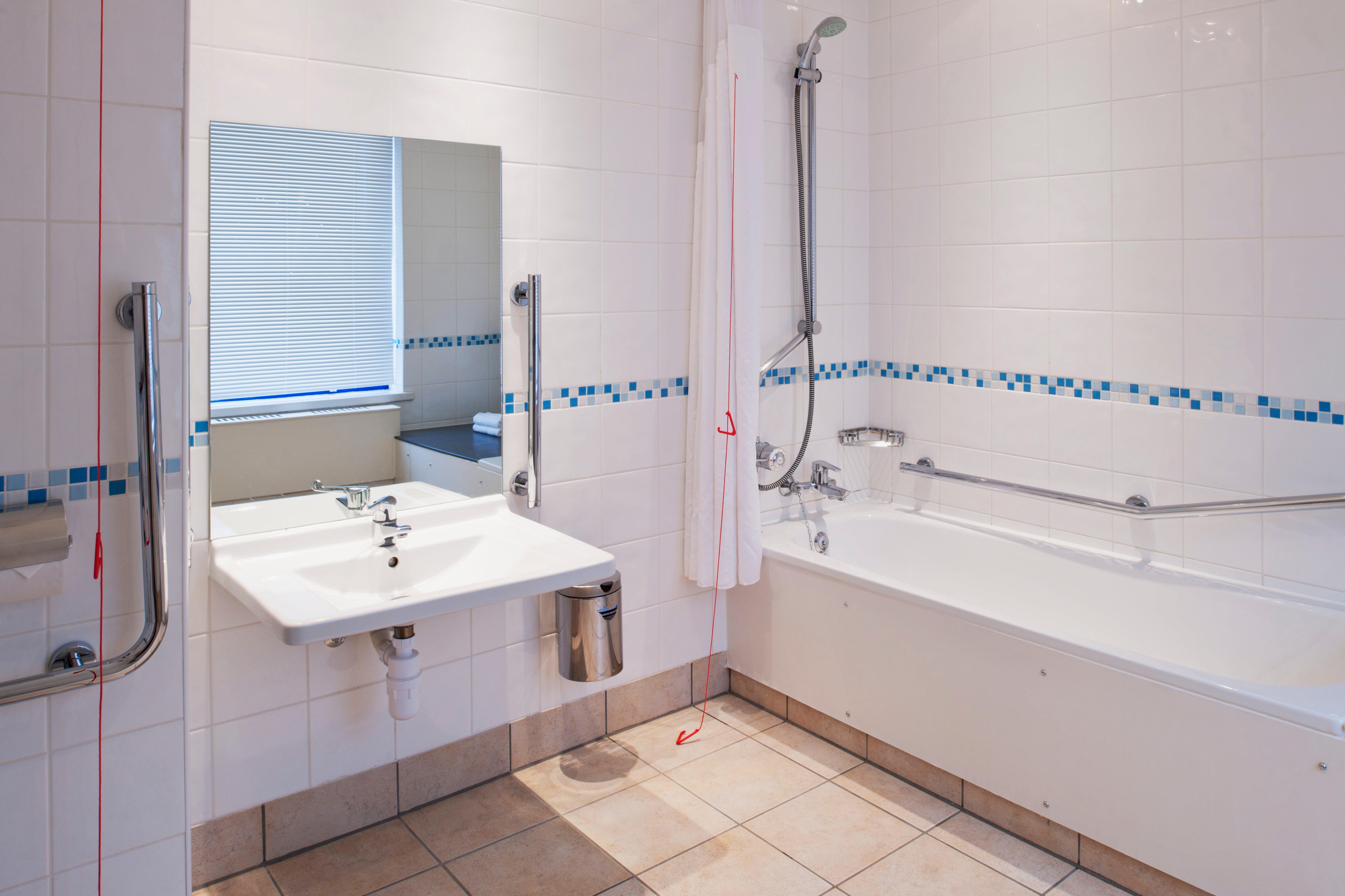 Holiday Inn Warrington By Ihg Екстериор снимка