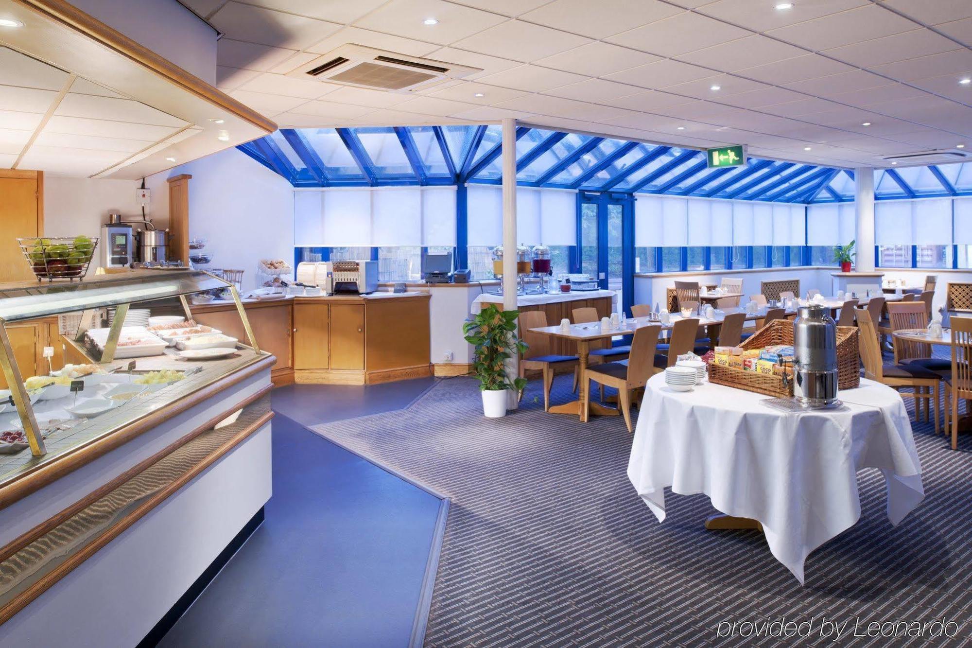 Holiday Inn Warrington By Ihg Екстериор снимка